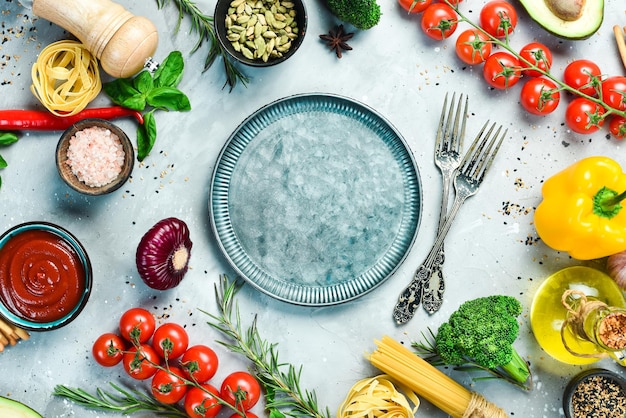 Stół z talerzami i składnikami